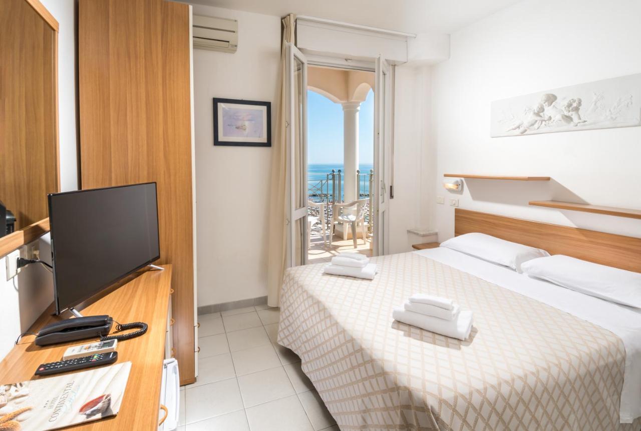Hotel Continental Cattolica Exteriör bild