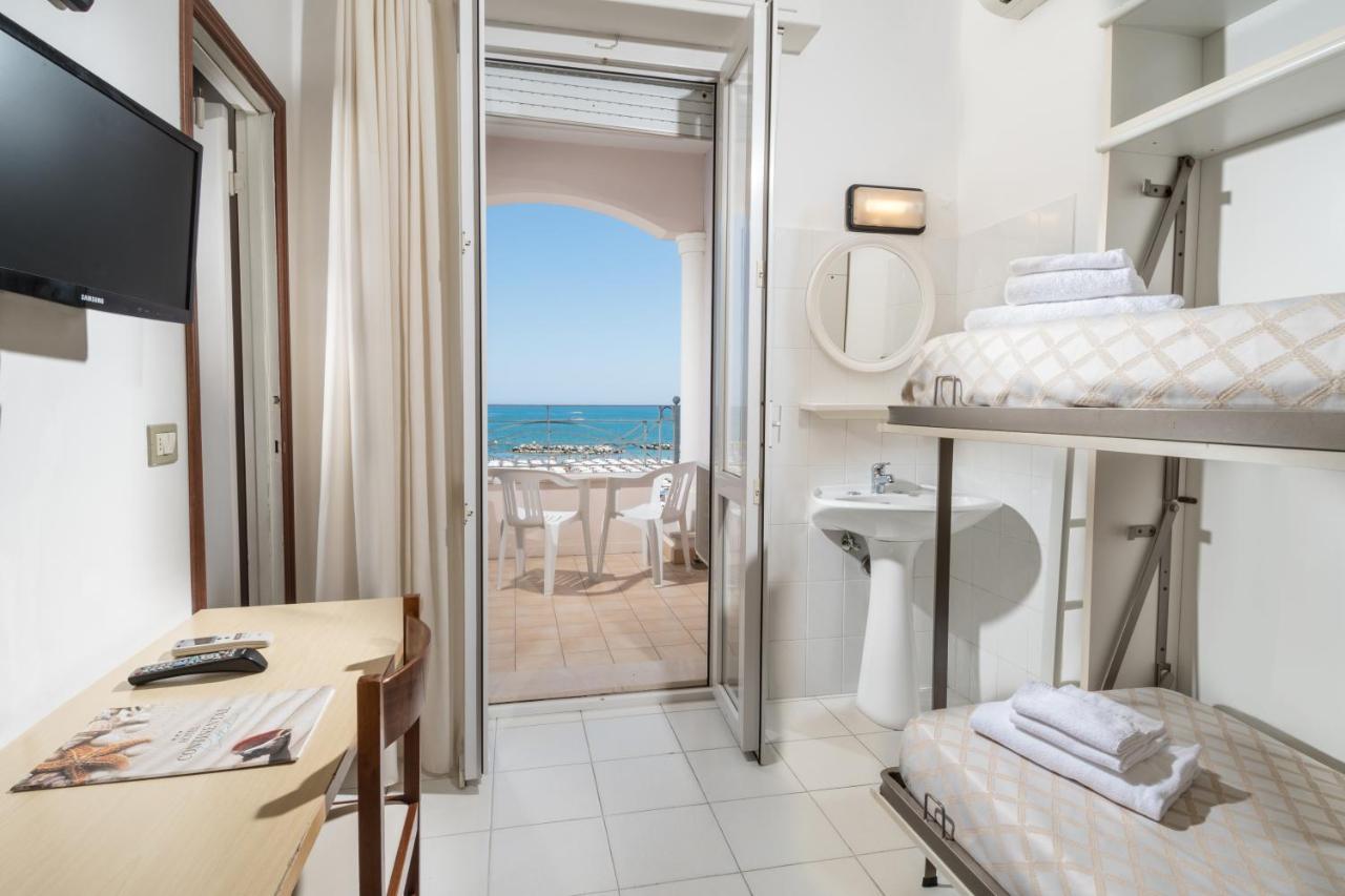 Hotel Continental Cattolica Exteriör bild