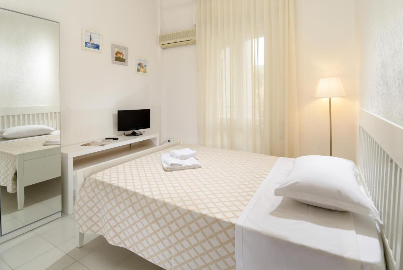 Hotel Continental Cattolica Exteriör bild