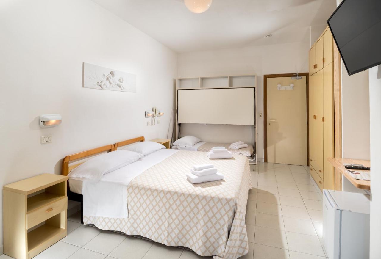 Hotel Continental Cattolica Exteriör bild