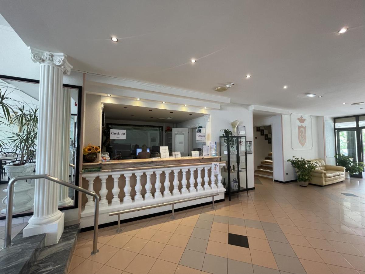 Hotel Continental Cattolica Exteriör bild