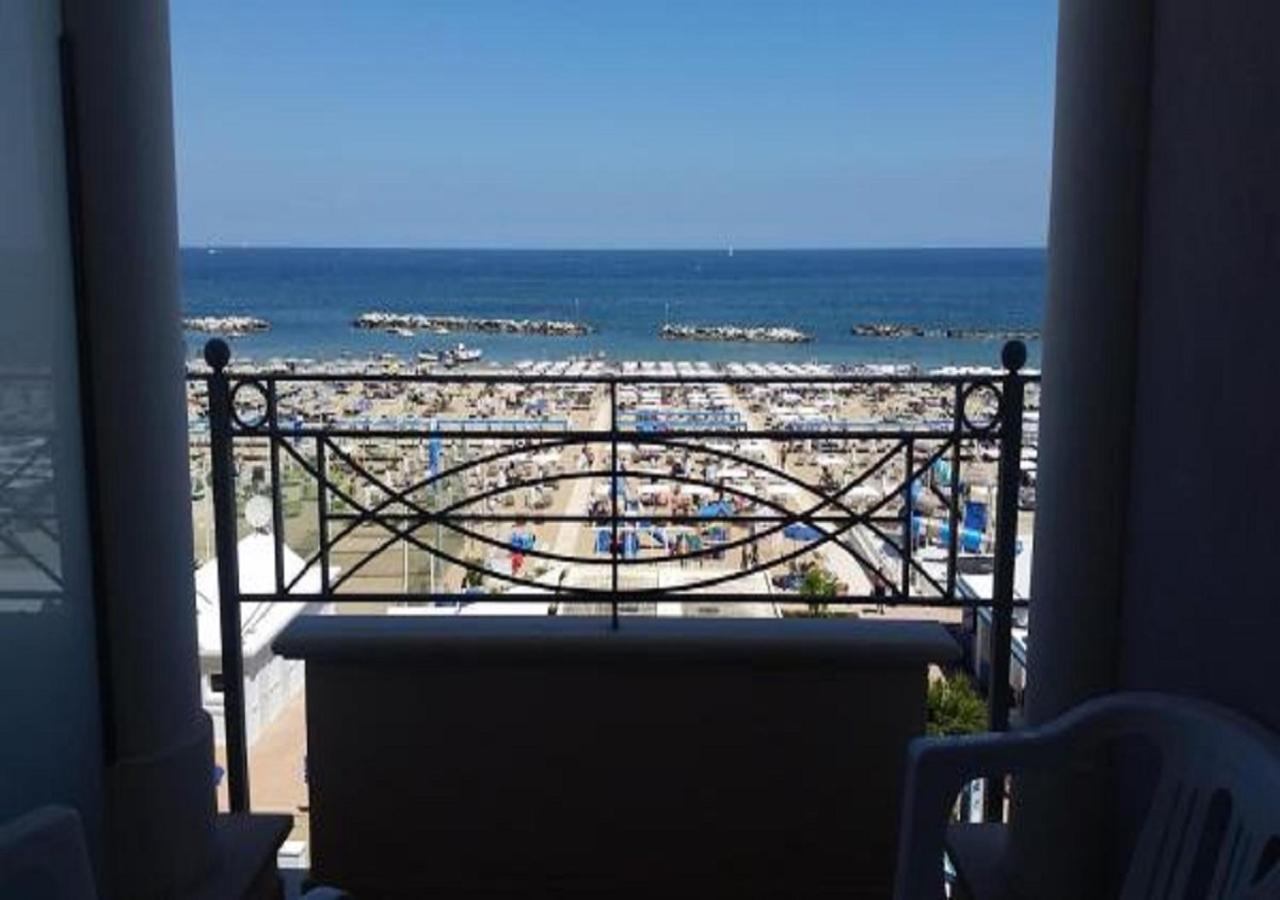Hotel Continental Cattolica Exteriör bild