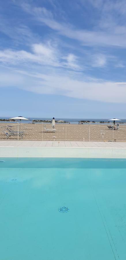 Hotel Continental Cattolica Exteriör bild